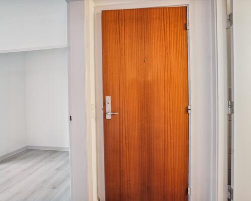 Bo moderne i grønne omgivelser