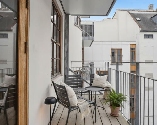 Kæmpe terrasse, altan og 2 badeværelser midt i indre by