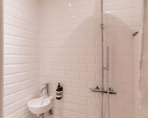 Lys og velindrettet 3-værelses lejlighed med moderne komfort