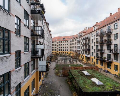 Lys og velindrettet 3-værelses lejlighed med moderne komfort