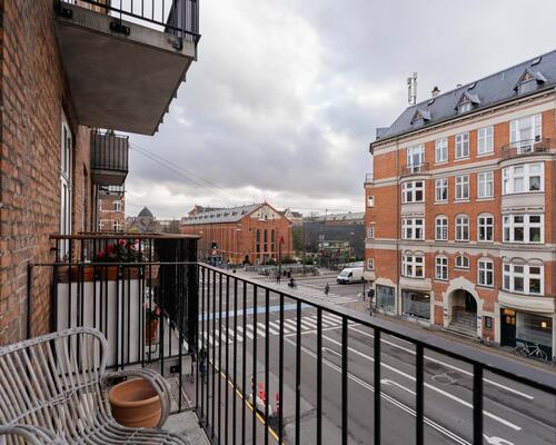 Lys og velindrettet 3-værelses lejlighed med moderne komfort