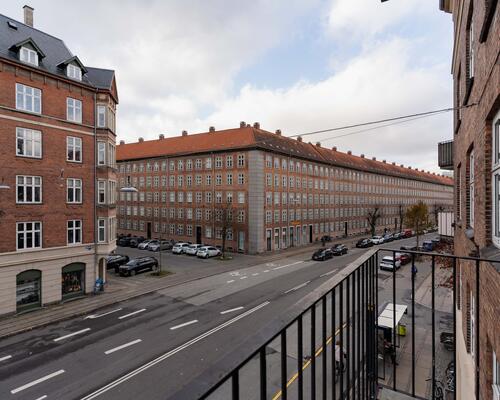 Lys og velindrettet 3-værelses lejlighed med moderne komfort