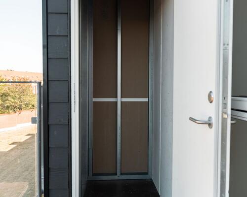 Dejlig lys lejlighed med altan