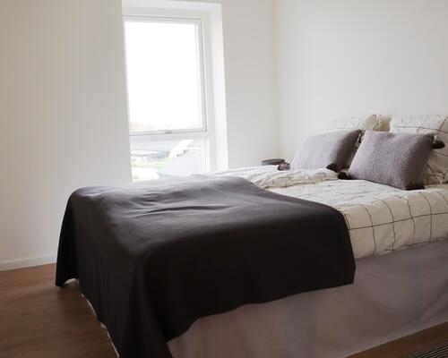 Skønt 4-værelses rækkehus på 106 m2 (93 m2 BBR) i 2-plan.