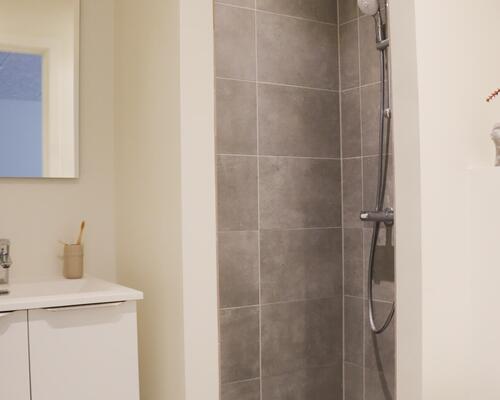 Skønt 4-værelses rækkehus på 106 m2 (93 m2 BBR) i 2-plan.