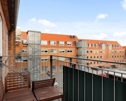 Lejlighed med stor altan, nyt køkken og nyt bad i Jyllandsgade