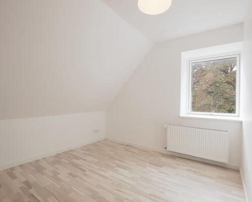 Stort renoveret hus med mange muligheder - dejlig lukket have