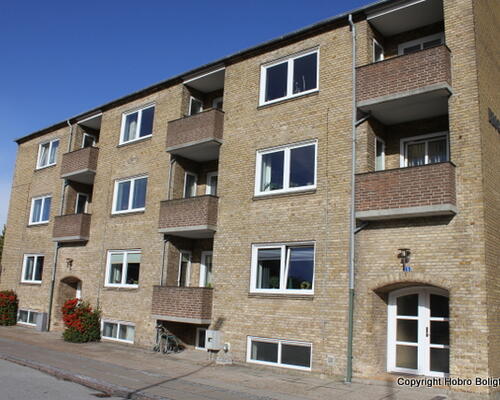 Markedsgade 3-5, Brogade 60