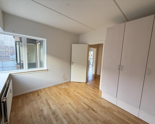 4 værelses lejlighed i København V