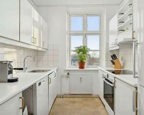Karakterfuld 2-værelses på 67 kvm i rolig ejendom. Perfekt til den studerende eller det unge par.