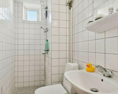 Karakterfuld 2-værelses på 67 kvm i rolig ejendom. Perfekt til den studerende eller det unge par.