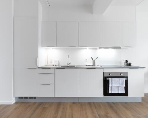 Denne nybyggede toværelses lejebolig tilbyder en moderne boligoplevelse med alt i hårde hvidevarer, blot en kort cykeltur væk fra Horsens centrum. Til boligen hører eget skur.