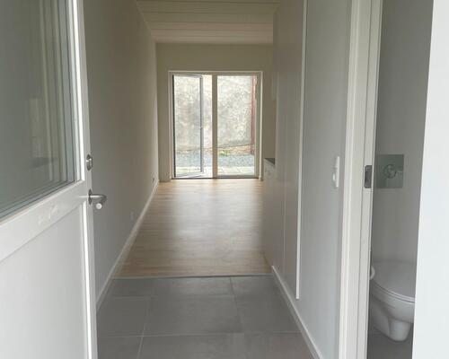 Moderne 1-værelses lejlighed med terrasse i Odense C