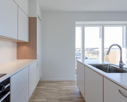 Rummelig 3-værelses lejlighed med 2 altaner