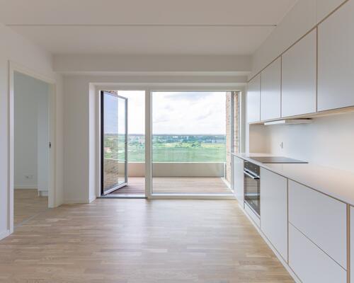 Flot 3-værelses lejlighed med to altaner på 9. etage