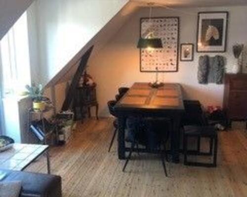 Nydelig 2. værelses lejlighed i god ejendom