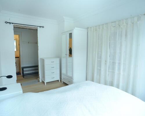 KUN EXPATS Dejlig lejlighed med nyere stort køkken alrum