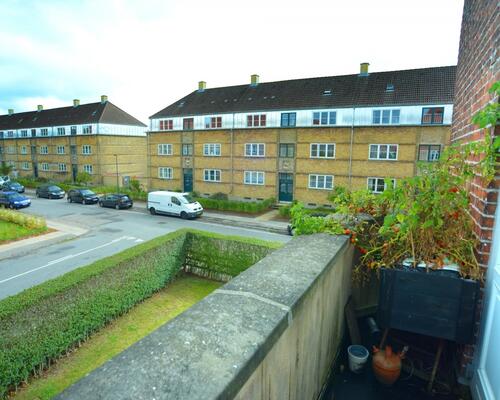 KUN EXPATS Dejlig lejlighed med nyere stort køkken alrum