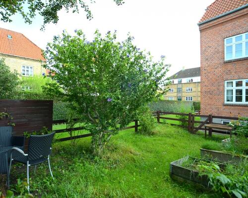 KUN EXPATS Dejlig lejlighed med nyere stort køkken alrum