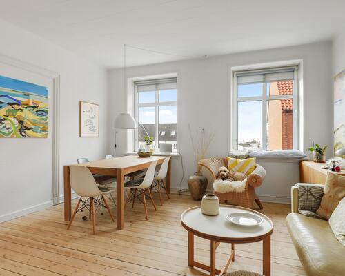 Lejlighed med stor altan, nyt køkken og nyt bad i Jyllandsgade