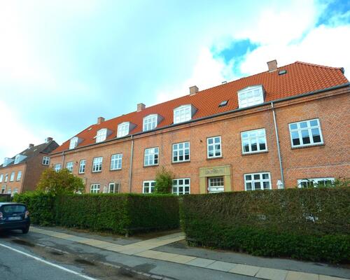 KUN EXPATS Dejlig lejlighed med nyere stort køkken alrum