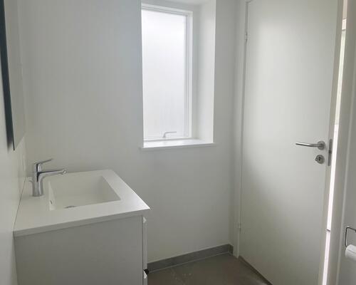 Moderne 1-værelses lejlighed med terrasse i Odense C