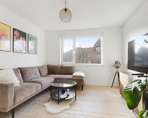 Stor 3-værelses i Skolegade