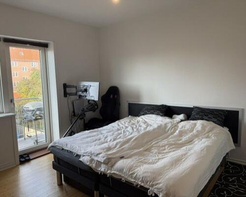 Lys og rummelig 2-værelses med ny altan