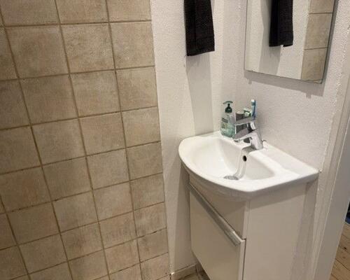 Lys og rummelig 2-værelses med ny altan