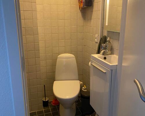 Stor lys 2V'er i Vestbyen med altan