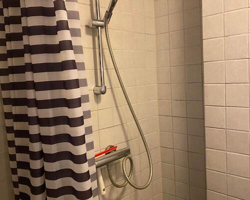 Stor lys 2V'er i Vestbyen med altan