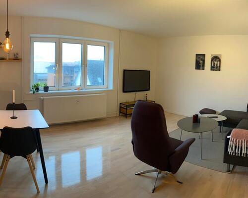 Stor lys 2V'er i Vestbyen med altan