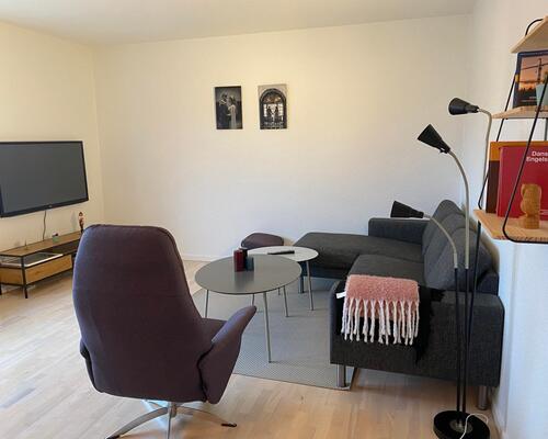 Stor lys 2V'er i Vestbyen med altan