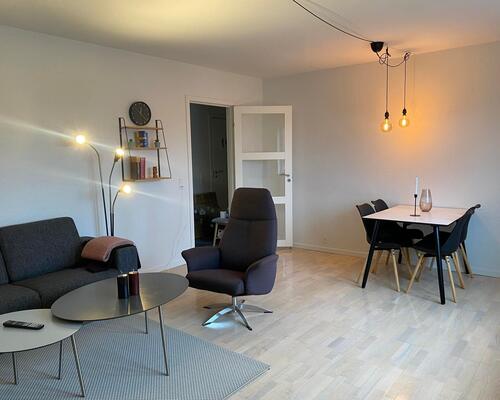 Stor lys 2V'er i Vestbyen med altan