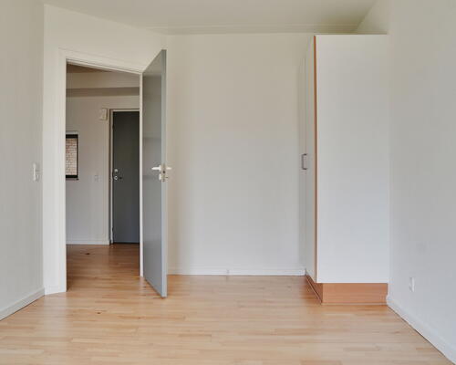 2 værelses lys lejlighed tæt på universitetet - KUN 1 MÅNEDS DEPOSITUM