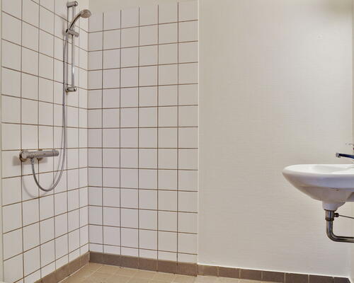 2 værelses lys lejlighed tæt på universitetet - KUN 1 MÅNEDS DEPOSITUM