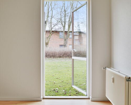 2 værelses lys lejlighed tæt på universitetet - KUN 1 MÅNEDS DEPOSITUM