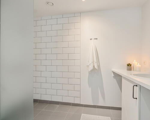 Unikke etplans huse med egen p-plads