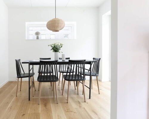 Lyst og moderne rækkehus med sydvendt have, terrasse, eget skur og gulvvarme i alle rum. Ingen bindingsperiode