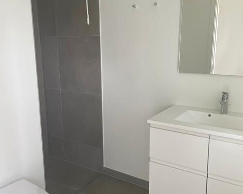 Moderne 1-værelses lejlighed med terrasse i Odense C