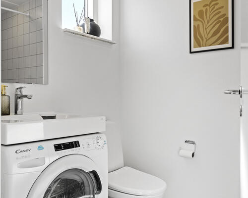 2 plans beboelse med lille have og parkering - Tilst