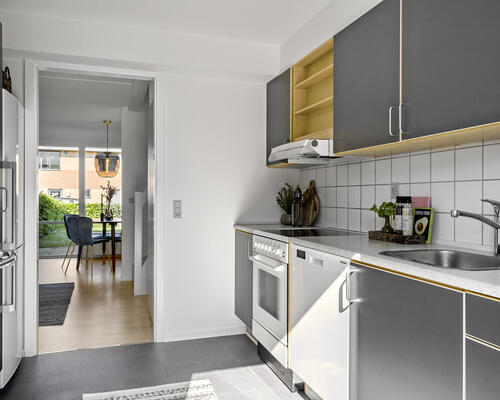 2 plans beboelse med lille have og parkering - Tilst