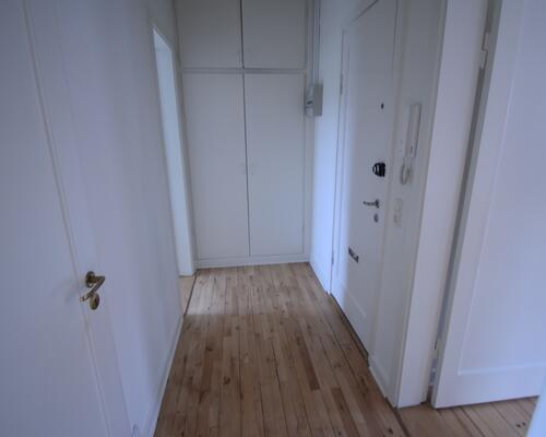 Stor 2-værelses lejlighed med altan