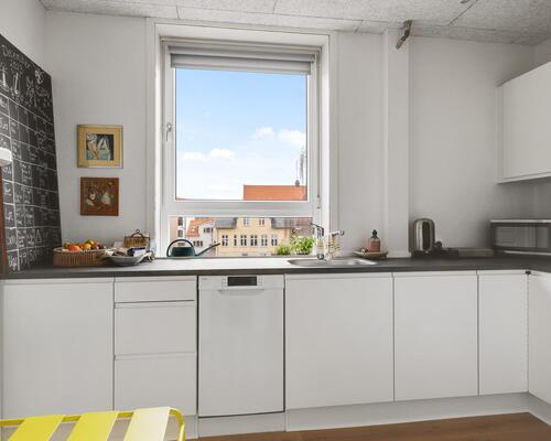 Lejlighed med stor altan, nyt køkken og nyt bad i Jyllandsgade