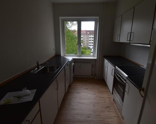 Stor 2-værelses lejlighed med altan