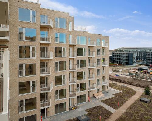 Rummelig 2-værelses med kig til vandet