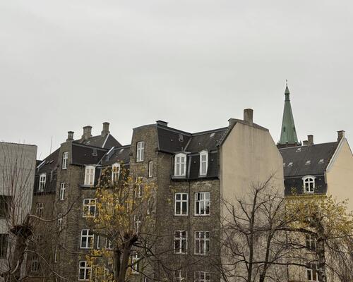 Møbleret lejlighed med stor altan | København V