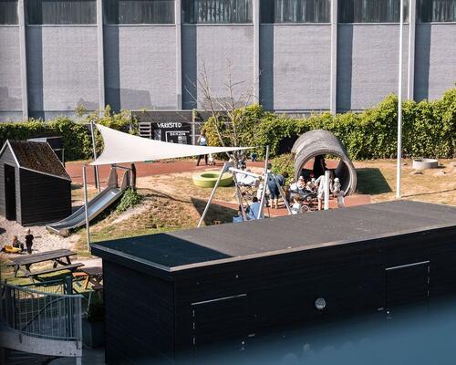 Dejlig lys lejlighed med altan