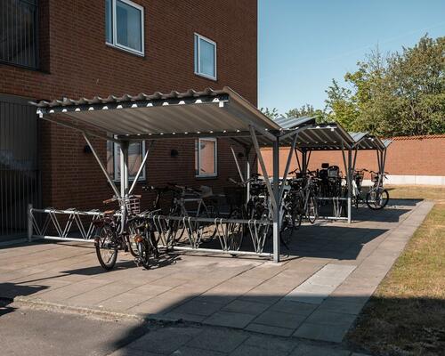 Dejlig lys lejlighed med altan