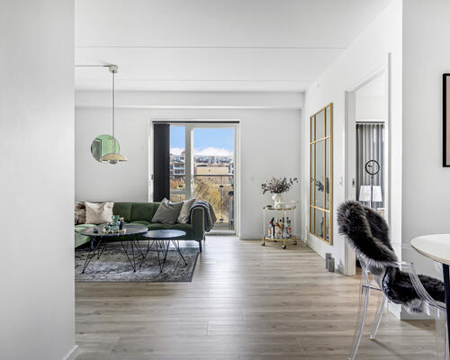 Fed 3-værelses lejlighed med walk-in og stor altan på Eternitten